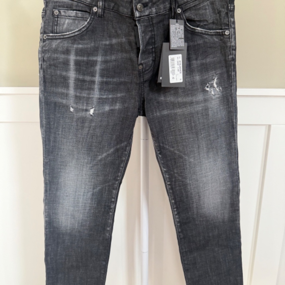 NWT DSquared2 Cool Girl Jeans, Size 6 (Waist 28/29) - Black
